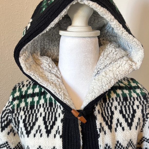 Cambridge Dry Goods Black and Green Fleece Shacket - Picture 2 of 10